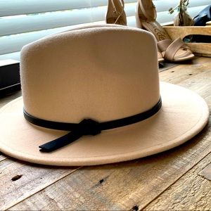 Women's Irish Creme Short Brim Wool Felt Fedora
